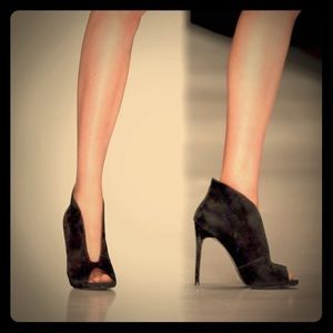 **Steve Madden Stellth Black Bootie**